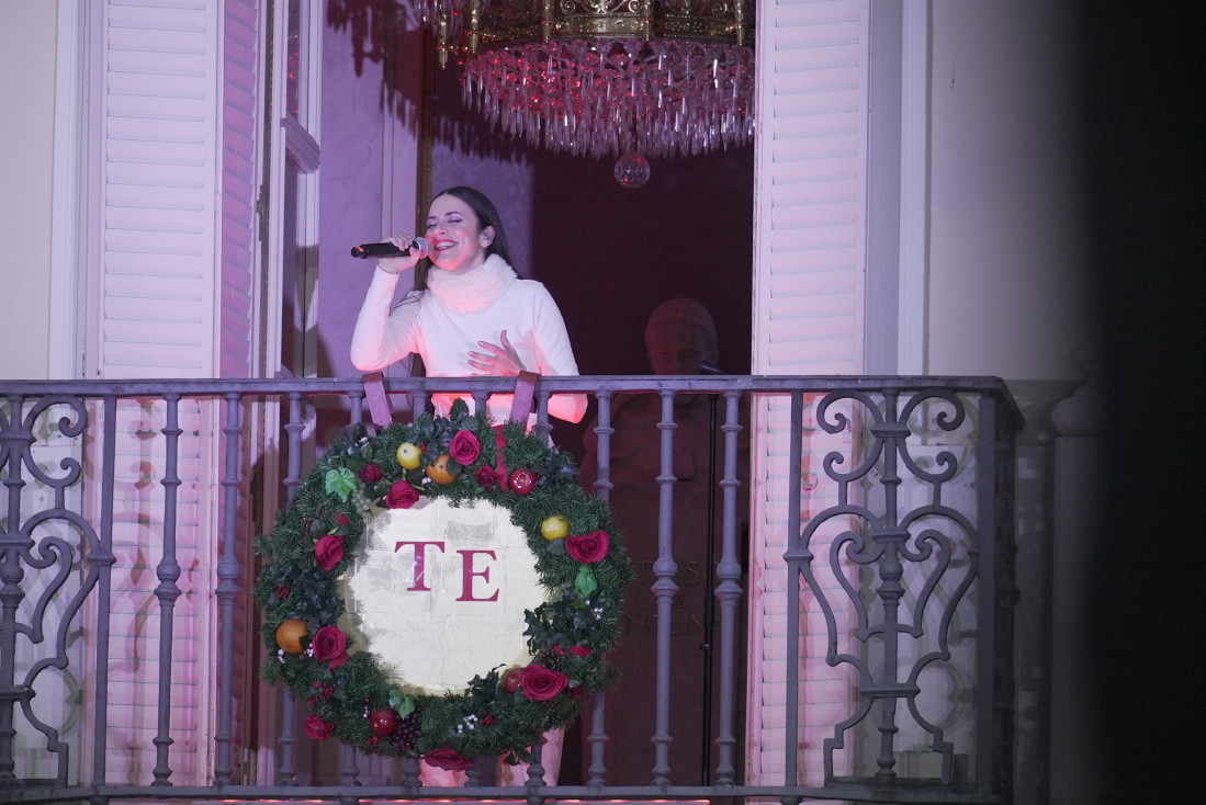 Blanca Paloma en el balcón del Teatro Español